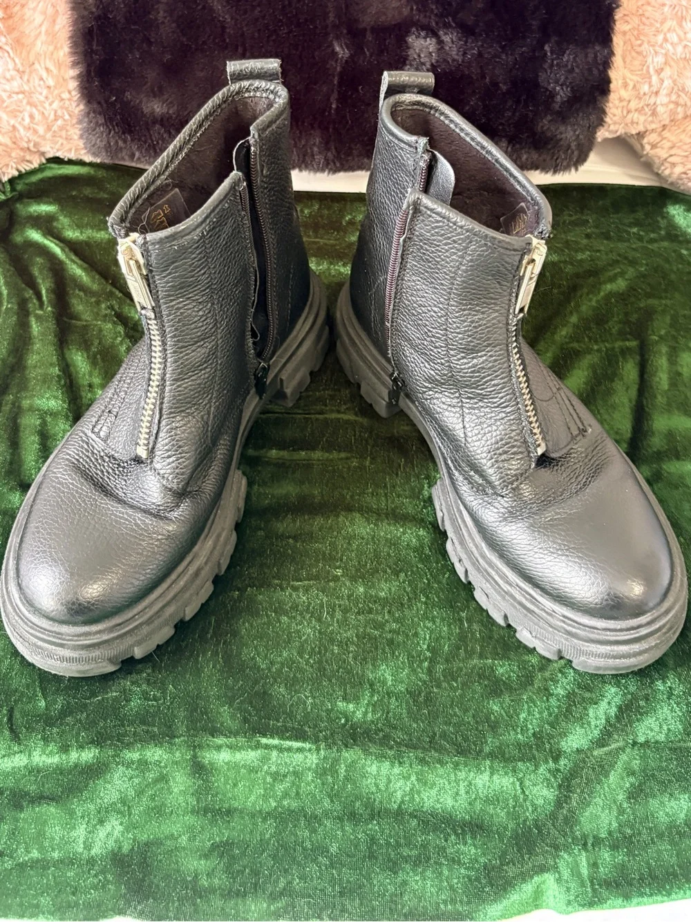 ERIC MICHAEL BLACK LEATHER FRONT-ZIP LUG SOLE BOOTS EU 38 US 7.5-8